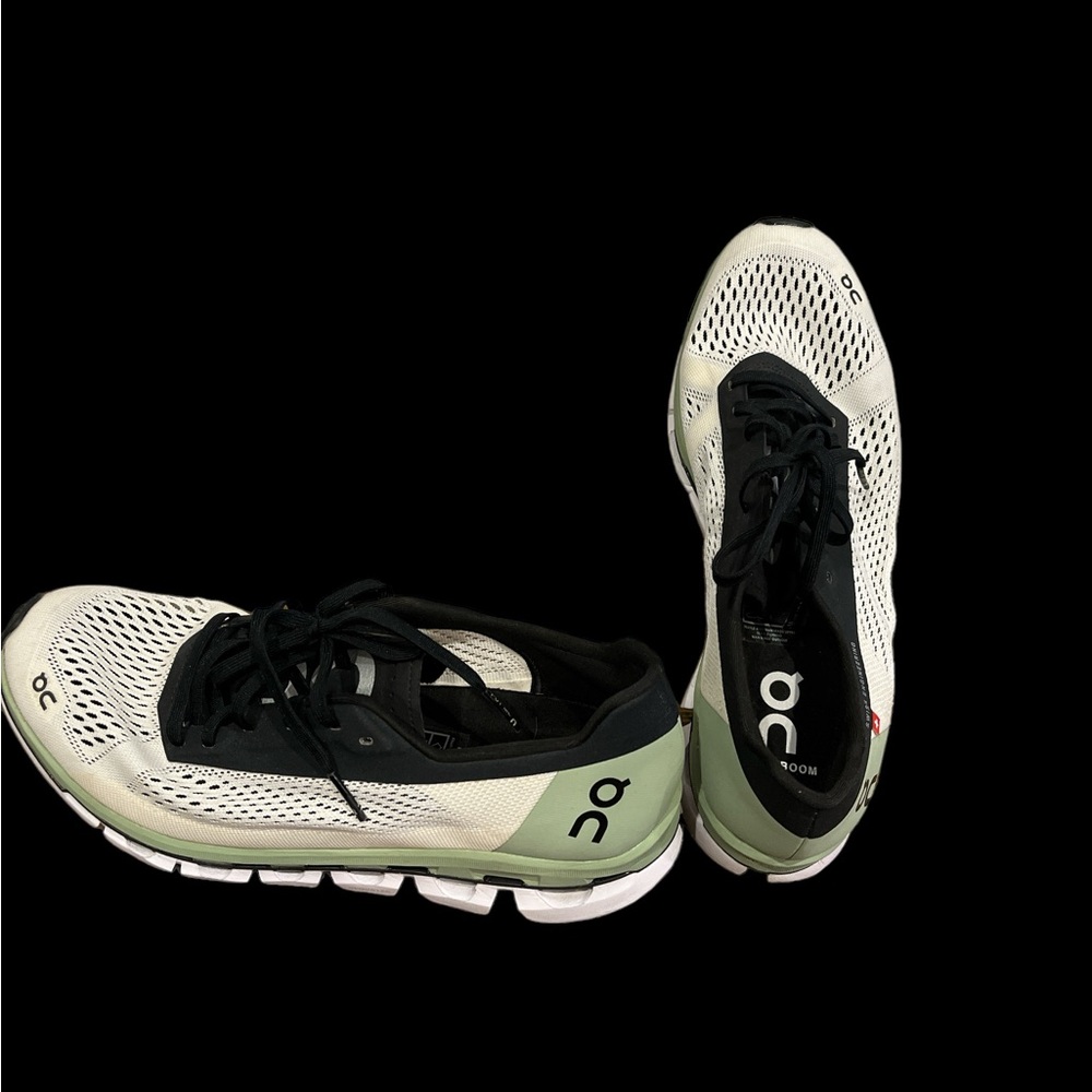 Cloudboom size 8 wide, wore 1 time, not wide enough for my feet